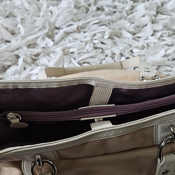 Coach Cream Leather Purse - Picture 5 of 6